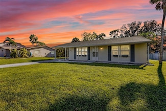 517 Reading St NW, Port Charlotte, FL 33952