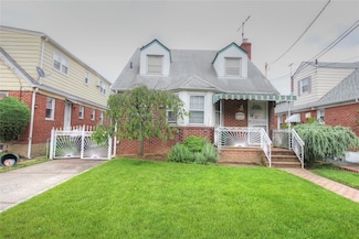 11531 237th St, Elmont, NY 11003