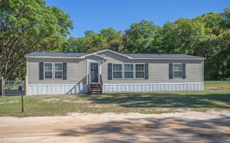 100 Killian Dr, Hawthorne, FL 32640