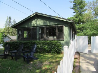 5504 E Lake Shore Dr, Wonder Lake, IL 60097