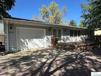 1960 Cottonwood Lake Dr, Windom, MN 56101