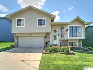 14767 Boyd St, Omaha, NE 68116