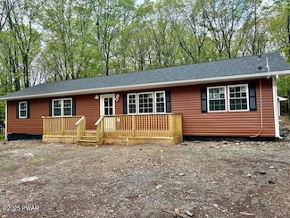 110 Washington Dr, Dingmans Ferry, PA 18328