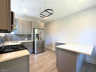 137 Sanford St, East Orange, NJ 07018