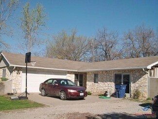 133 Wade Blvd, Tipton, MO 65081