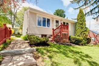 12 Brewster Rd, Worcester, MA 01602