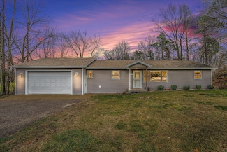 47517 Anthony St, Paw Paw, MI 49079