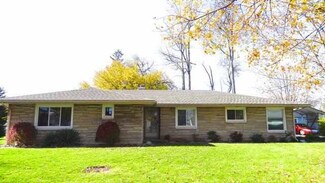 105 S Riley Rd, Muncie, IN 47304