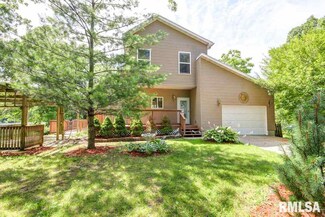 16871 Circle Place Dr, Carlinville, IL 62626