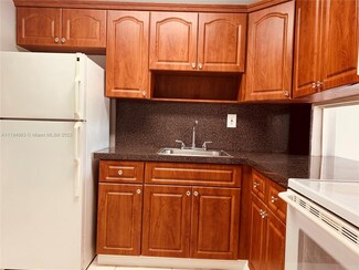160 Royal Palm Rd Unit 216, Hialeah, FL 33016