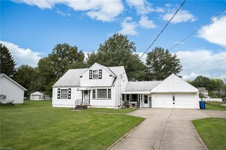 1769 E Ridgewood Dr, Seven Hills, OH 44131