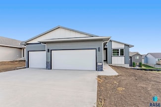 6813 Viola Ct, Sioux Falls, SD 57107