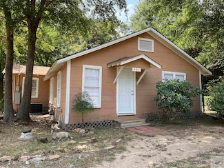 601 1st St, Queen City, TX 75572
