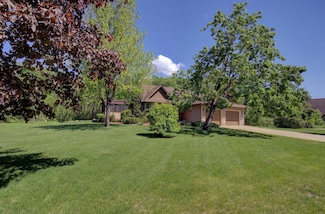 501 Rolling Hills Cir, Saint Paul, MN 55121