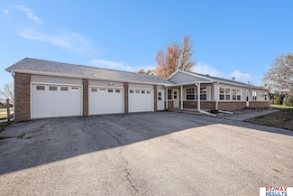 1054 Hillcrest Dr, Fremont, NE 68025