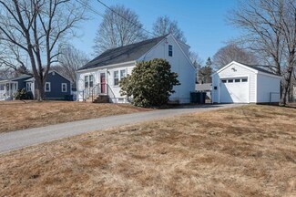 11 Leavitt Rd, Hampton, NH 03842