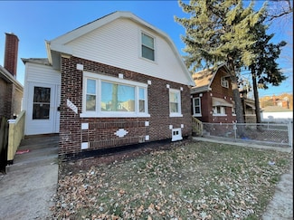 9322 S Saginaw Ave, Chicago, IL 60617