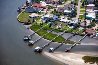 8 Richmond Dr, New Smyrna Beach, FL 32169