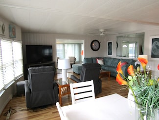 46 Solcedo Ct Unit 695, Fort Myers, FL 33908