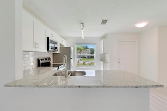 216 Palmetto Ct, Jupiter, FL 33458