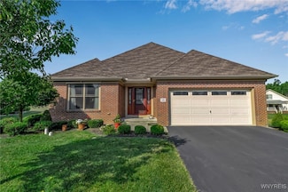 18 Lakeview Ct Unit N, Elma Center, NY 14059
