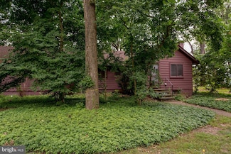 18 Bridge Four Ln, Pipersville, PA 18947