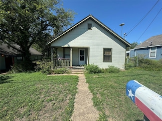 718 N Houston St, Granbury, TX 76048