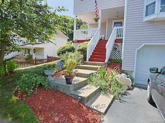 9 Melody Ln, Harriman, NY 10926