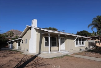 587 W Blaine St, Riverside, CA 92507