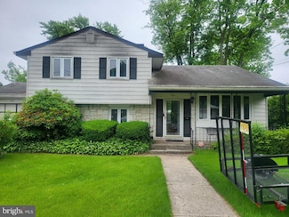 8 Lancaster Dr, Burlington, NJ 08016