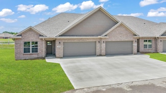 1160 Waterloo St, Troy, OH 45373