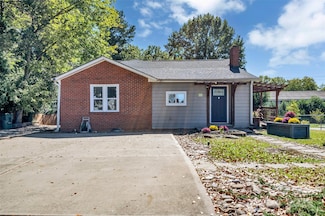 1111 E Park Dr, Gastonia, NC 28054