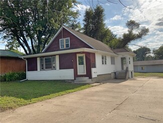 177 Hickory St, Newton, IA 50208