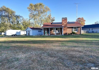 720 N Lawn Ave, Taylorville, IL 62568