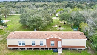 190 Windsor Dr, Beeville, TX 78102