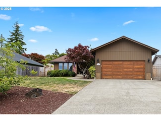 2445 Loma Vista Dr, Roseburg, OR 97471