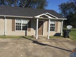 102 Tennessee Ave, Oak Grove, KY 42262