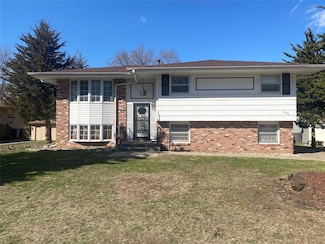 6205 Twana Dr, Urbandale, IA 50322