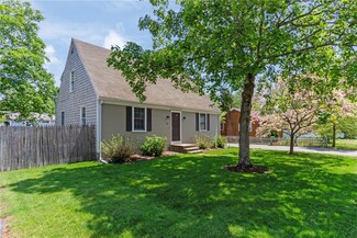 52 Canfield Ave, Warwick, RI 02889