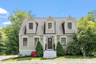 89 Cedar St, Amesbury, MA 01913