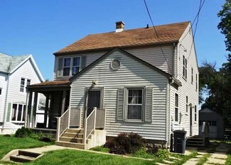 1038 Highland Ave, Dixon, IL 61021