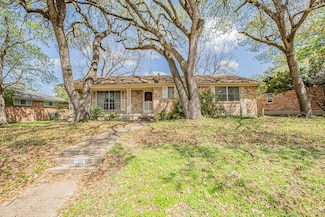 2424 Greenport Dr, Dallas, TX 75228
