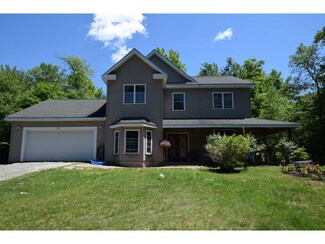 389 Log Cabin Ln, Bakersfield, VT 05441