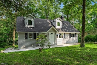 7 Mondamin Rd, Highland Lakes, NJ 07422