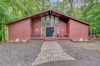344 Somerset Dr, East Stroudsburg, PA 18301