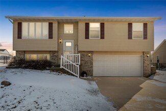 624 Boulder Dr, Center Point, IA 52213