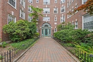 1572 Massachusetts Ave Unit 6, Cambridge, MA 02138