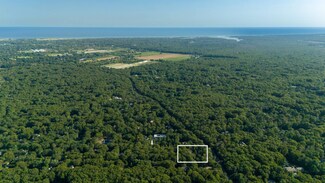 2 Mulford Ave, Northwest Harbor, NY 11937