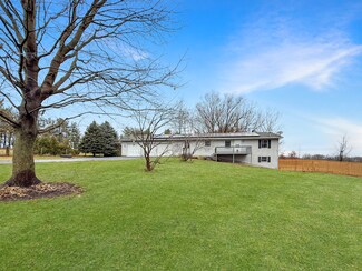 6200 W Stephenson Street Rd, Freeport, IL 61032