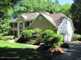302 Deer Run Dr, Mountain Top, PA 18707